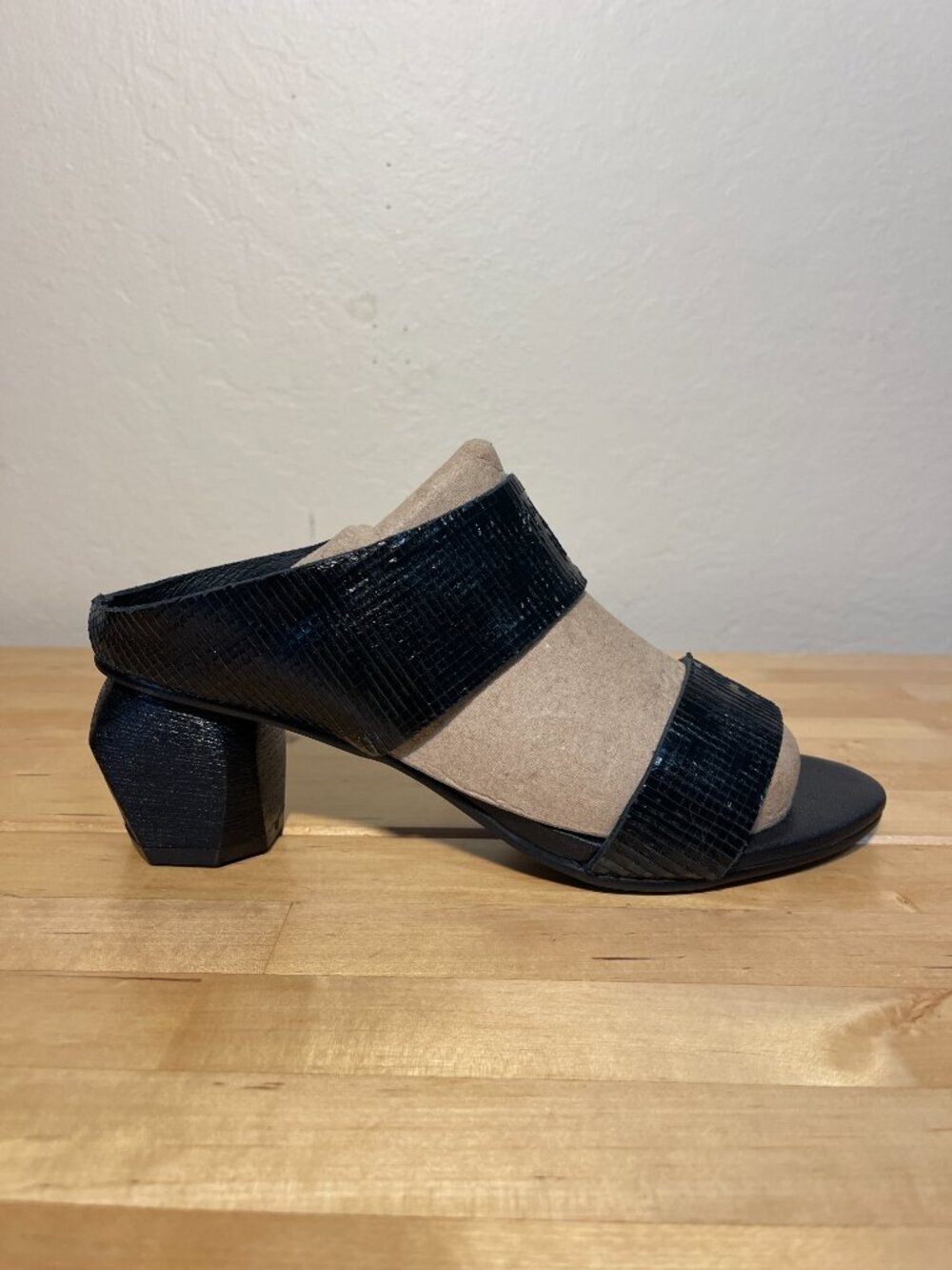Antelope Amelia Textured Leather Sandals Sculptural Heel Minimalist Size 38